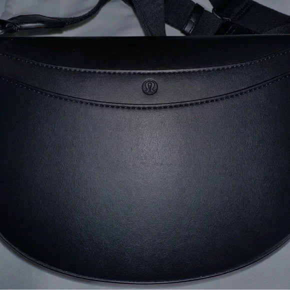 Lululemon Cactus Leather Alternative Saddle Crossbody Bag 2L - Picture 4 of 8